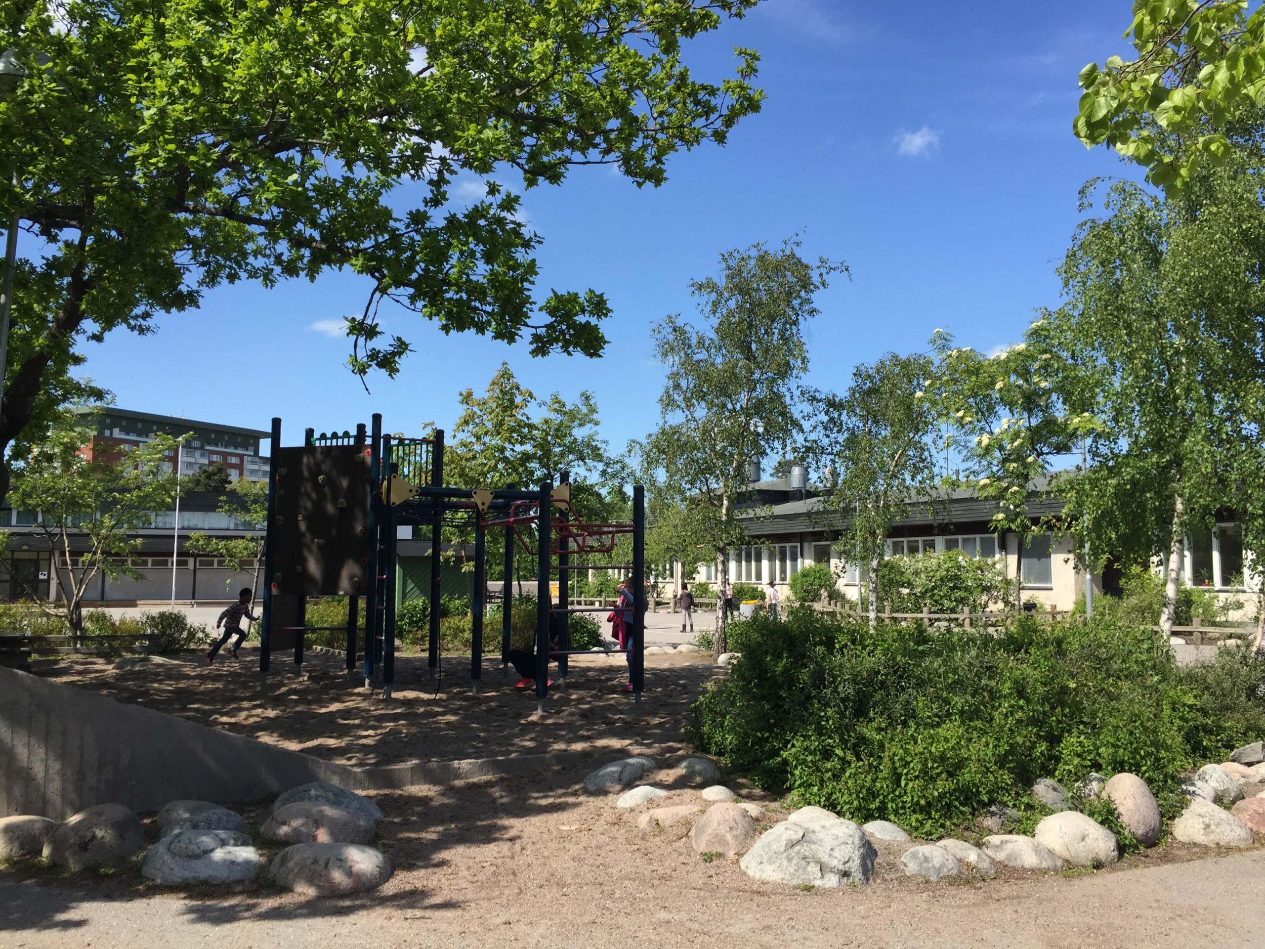 Grundskola f-6 på Lidingö - skolgården